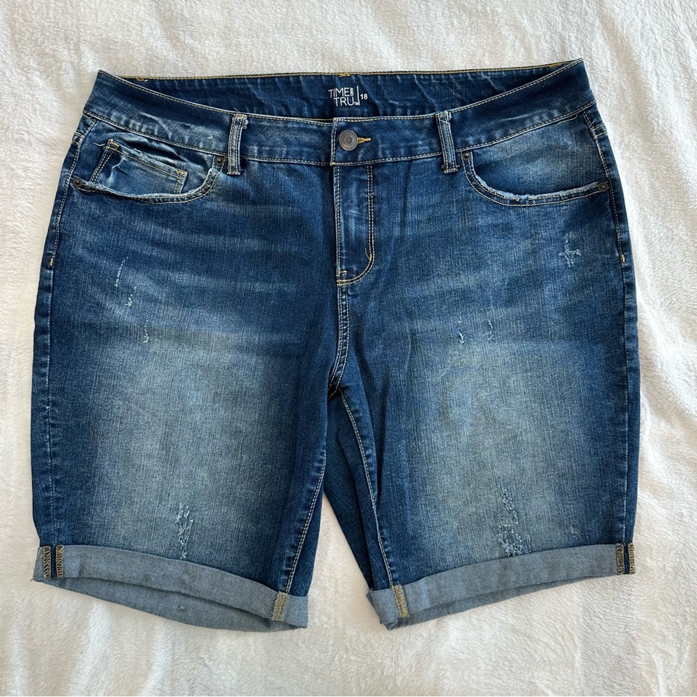 Time and Tru Medium Wash Bermuda Blue Jean Shorts, size 18, 9” Inseam